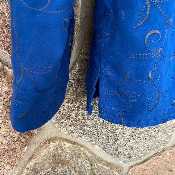 Royal Blue Sag Harbor embroidered microfibre shirt - Picture 6 of 7